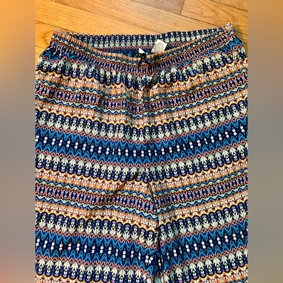 Colorful Patterned Wide-Leg Pants - Picture 4 of 5